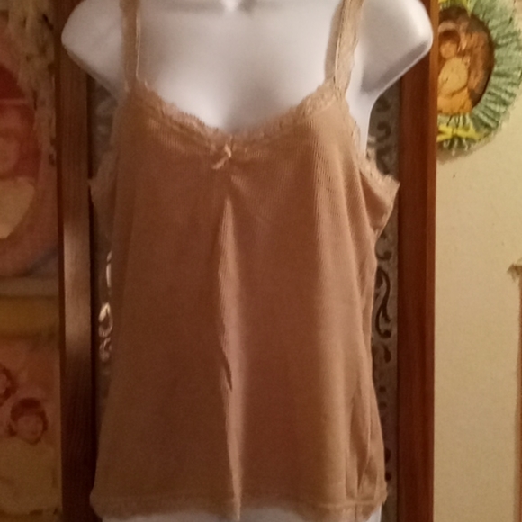 Bundle of 5, Like New, Assorted Colors, Lacey,Camisolesπ·πΉβοΈππ₯π¦ππ¦ππ¦π₯π· - Picture 5 of 16